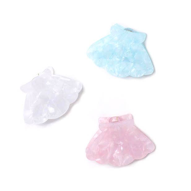 Pastel Pearlescent shell shaped clamp