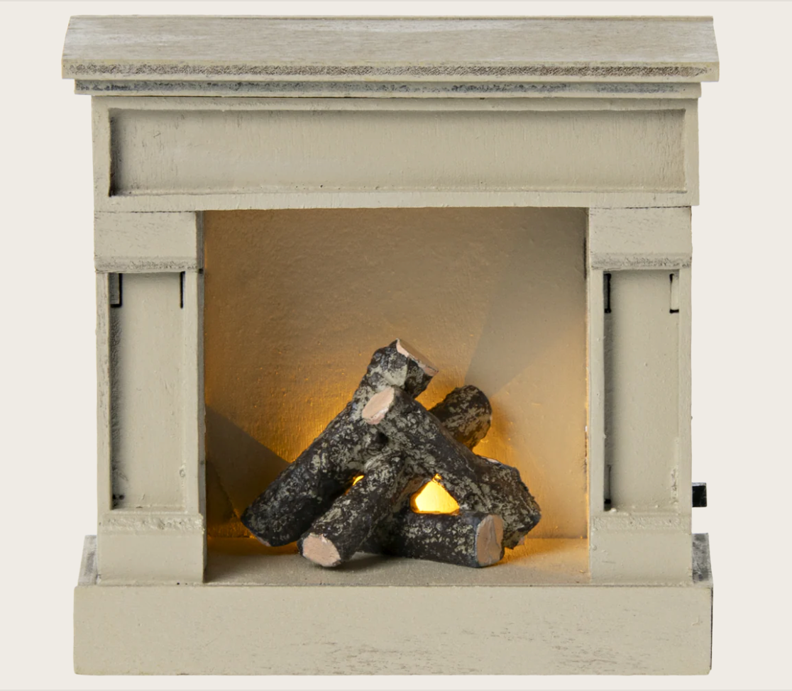 Maileg Fireplace for mouse in off white