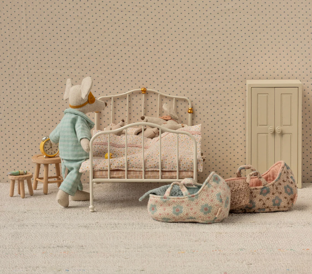 Maileg Vintage Bed For Mouse in Off White