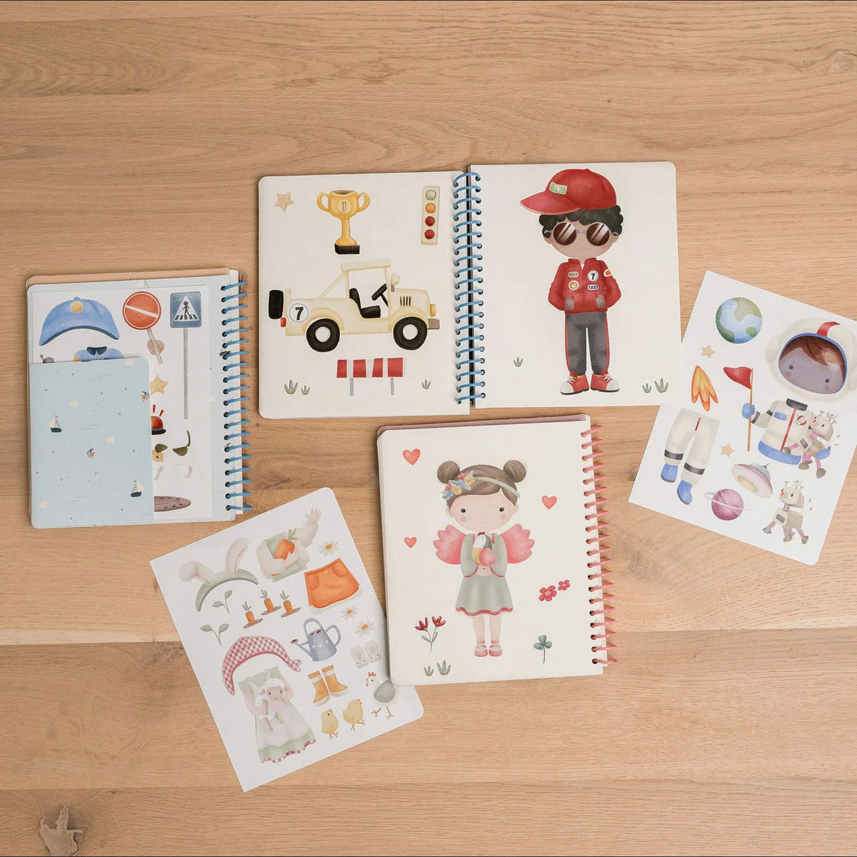 Little Dutch Dress me up Rosa and friends sticker book